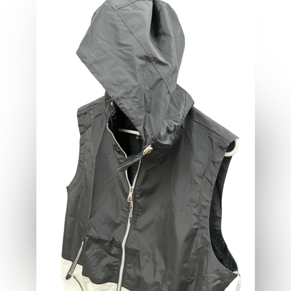 Calvin Klein performance vest - Picture 2 of 7